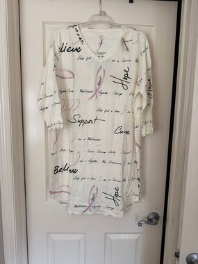Soma Cream Sleep Shirt with Black Script and Pink Accent
New tags attached